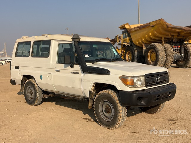 2018 Toyota Land Cruiser 78R 4x4 SUV - سيارة دفع رباعي: صورة 1 2018 Toyota Land Cruiser 78R 4x4 SUV - سيارة دفع رباعي: صورة 1