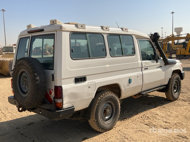 2018 Toyota Land Cruiser 78R 4x4 SUV - سيارة دفع رباعي: صورة 2 2018 Toyota Land Cruiser 78R 4x4 SUV - سيارة دفع رباعي: صورة 2