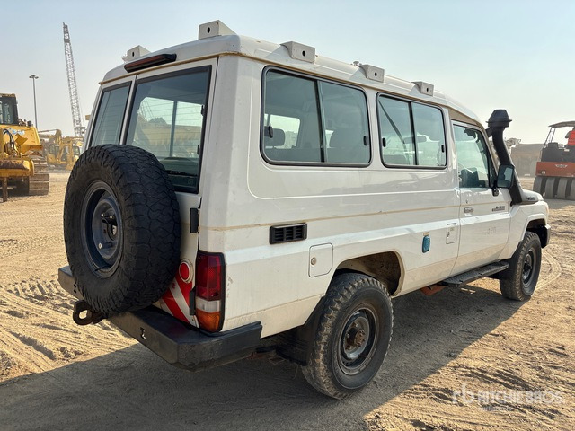 2018 Toyota Land Cruiser 78R 4x4 SUV - سيارة دفع رباعي: صورة 3 2018 Toyota Land Cruiser 78R 4x4 SUV - سيارة دفع رباعي: صورة 3