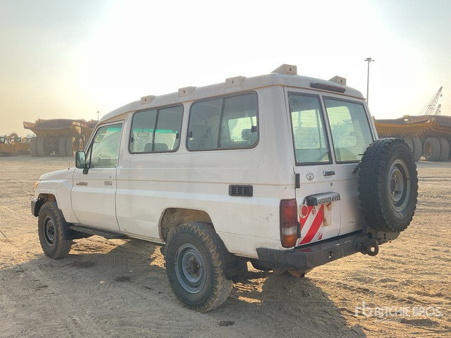 2018 Toyota Land Cruiser 78R 4x4 SUV - سيارة دفع رباعي: صورة 3 2018 Toyota Land Cruiser 78R 4x4 SUV - سيارة دفع رباعي: صورة 3