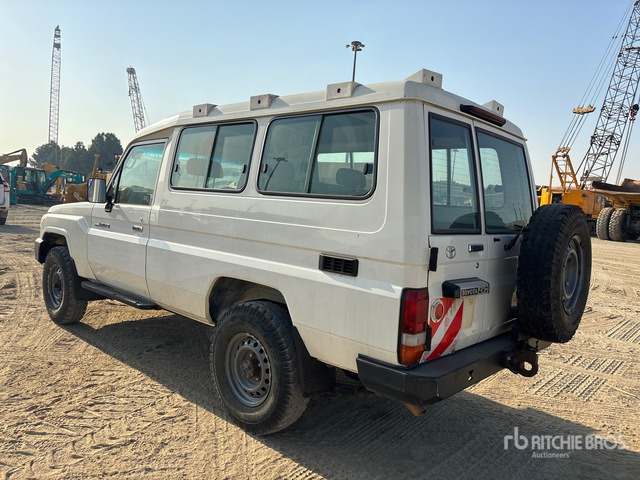 2018 Toyota Land Cruiser 78R 4x4 SUV - سيارة دفع رباعي: صورة 3 2018 Toyota Land Cruiser 78R 4x4 SUV - سيارة دفع رباعي: صورة 3