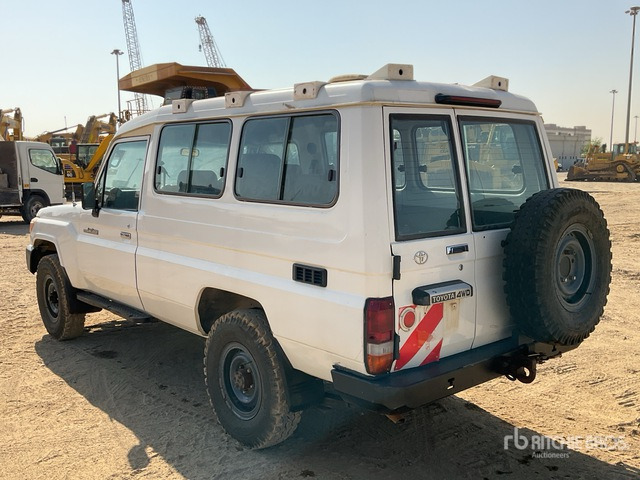 2018 Toyota Land Cruiser 78R 4x4 SUV - سيارة دفع رباعي: صورة 3 2018 Toyota Land Cruiser 78R 4x4 SUV - سيارة دفع رباعي: صورة 3