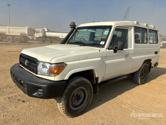 2018 Toyota Land Cruiser 78R 4x4 SUV - سيارة دفع رباعي: صورة 1 2018 Toyota Land Cruiser 78R 4x4 SUV - سيارة دفع رباعي: صورة 1