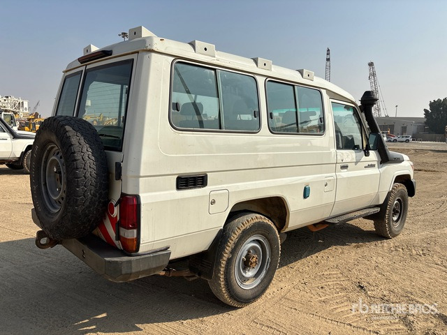 2018 Toyota Land Cruiser 78R 4x4 SUV - سيارة دفع رباعي: صورة 3 2018 Toyota Land Cruiser 78R 4x4 SUV - سيارة دفع رباعي: صورة 3