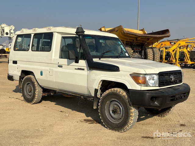 2018 Toyota Land Cruiser 78R 4x4 SUV - سيارة دفع رباعي: صورة 1 2018 Toyota Land Cruiser 78R 4x4 SUV - سيارة دفع رباعي: صورة 1