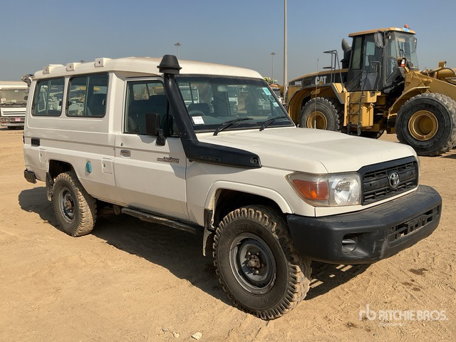 2018 Toyota Land Cruiser 78R 4x4 SUV - سيارة دفع رباعي: صورة 1 2018 Toyota Land Cruiser 78R 4x4 SUV - سيارة دفع رباعي: صورة 1