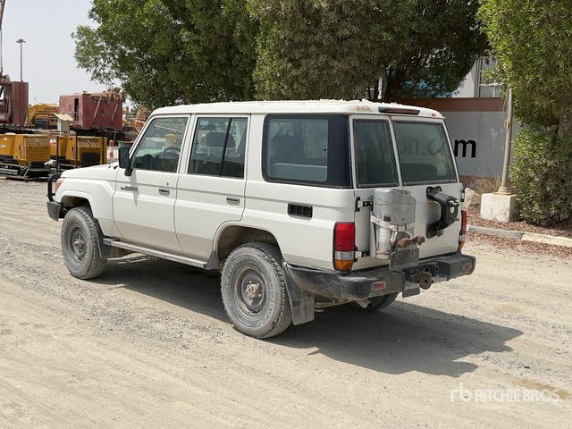 2019 Toyota Land Cruiser 76L 4x4 SUV - سيارة دفع رباعي: صورة 4 2019 Toyota Land Cruiser 76L 4x4 SUV - سيارة دفع رباعي: صورة 4