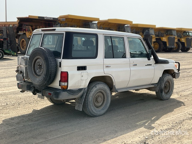 2019 Toyota Land Cruiser 76L 4x4 SUV - سيارة دفع رباعي: صورة 4 2019 Toyota Land Cruiser 76L 4x4 SUV - سيارة دفع رباعي: صورة 4