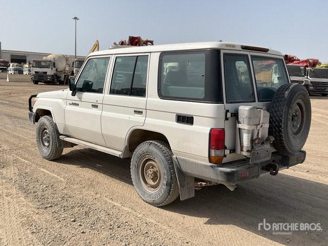 2019 Toyota Land Cruiser 76L 4x4 SUV - سيارة دفع رباعي: صورة 3 2019 Toyota Land Cruiser 76L 4x4 SUV - سيارة دفع رباعي: صورة 3