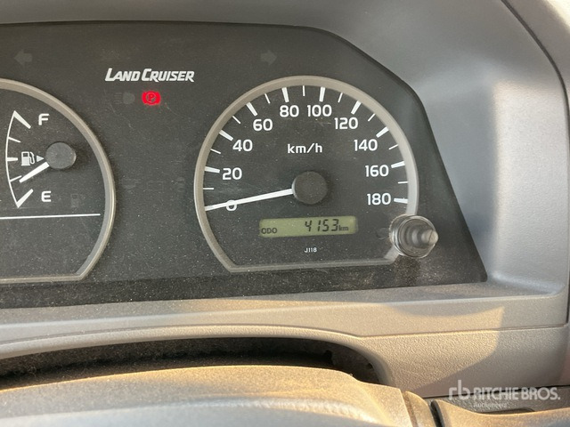 2023 Toyota Land Cruiser 79L 4x4 Crew Cab Pickup - شاحنة البيك أب: صورة 2 2023 Toyota Land Cruiser 79L 4x4 Crew Cab Pickup - شاحنة البيك أب: صورة 2