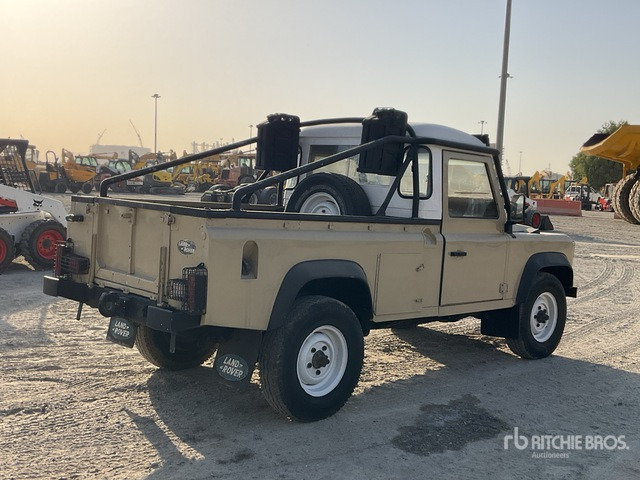 Land Rover Defender 110 - شاحنة البيك أب: صورة 3 Land Rover Defender 110 - شاحنة البيك أب: صورة 3