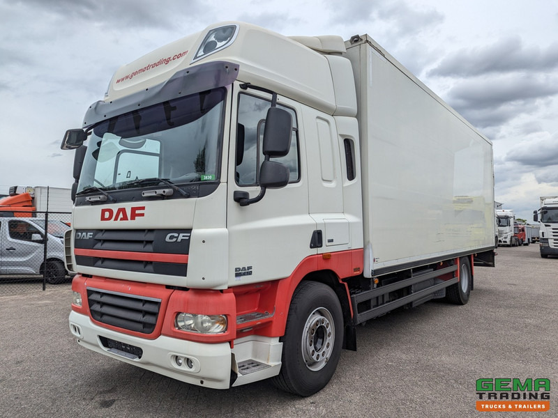 DAF CF85.410 4x2 Spacecab Euro5 - Geïsoleerde bak 7.6m - Laadklep 1500kg - Reservewiel - شاحنة صندوقية: صورة 1 DAF CF85.410 4x2 Spacecab Euro5 - Geïsoleerde bak 7.6m - Laadklep 1500kg - Reservewiel - شاحنة صندوقية: صورة 1