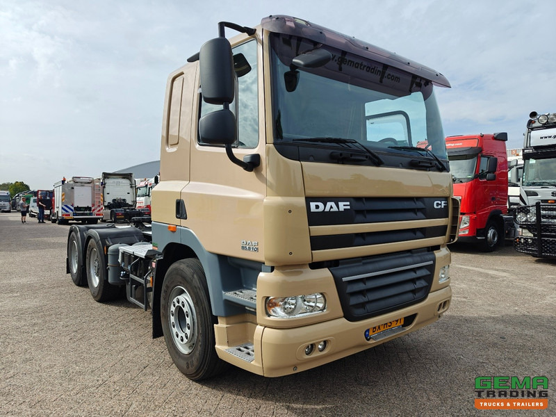 DAF FTT CF85 6x4 Slaapcab Euro5 - Handgeschakeld - 230.000km - Ringfeder - SMARTTacho V2 - 02/2026 APK - مقطورة السحب: صورة 2 DAF FTT CF85 6x4 Slaapcab Euro5 - Handgeschakeld - 230.000km - Ringfeder - SMARTTacho V2 - 02/2026 APK - مقطورة السحب: صورة 2