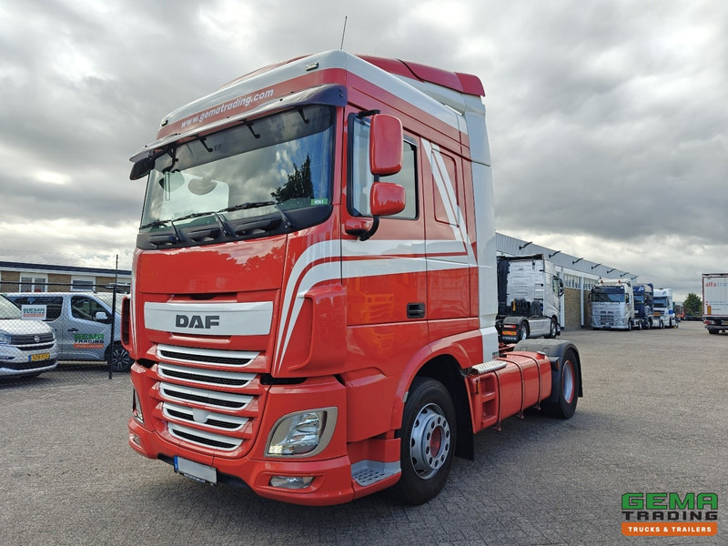 DAF XF 440 FT 4x2 Spacecab Euro6 - Retarder - ADR AT - 650.000KM - مقطورة السحب: صورة 1 DAF XF 440 FT 4x2 Spacecab Euro6 - Retarder - ADR AT - 650.000KM - مقطورة السحب: صورة 1