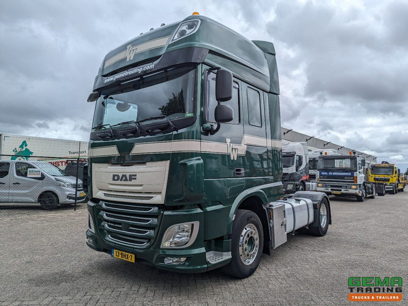 DAF XF 440 FT 4x2 Superspacecab Euro6C - ADR - Dubbele tanks - Standairco - SMARTtachoV2 - 01/2026 APK - مقطورة السحب: صورة 1 DAF XF 440 FT 4x2 Superspacecab Euro6C - ADR - Dubbele tanks - Standairco - SMARTtachoV2 - 01/2026 APK - مقطورة السحب: صورة 1