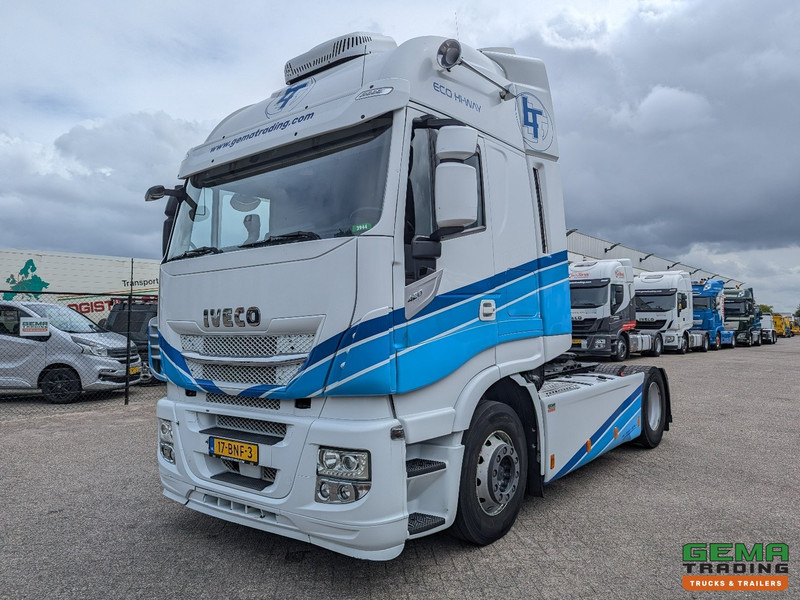 Iveco Stralis 420 Hi-Way 4x2 Euro6C - Dubbele tanks - Standairco - Smart tacho 2 - مقطورة السحب: صورة 1 Iveco Stralis 420 Hi-Way 4x2 Euro6C - Dubbele tanks - Standairco - Smart tacho 2 - مقطورة السحب: صورة 1