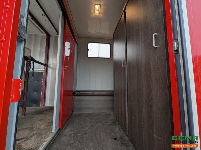 Iveco Tector ML120E24D 4x2 Euro3 DubbelCabine - Paardenwagen 3-Paards - Kleedruimte - Hydraulische klep- TOP! - شاحنة نقل خيل: صورة 5 Iveco Tector ML120E24D 4x2 Euro3 DubbelCabine - Paardenwagen 3-Paards - Kleedruimte - Hydraulische klep- TOP! - شاحنة نقل خيل: صورة 5