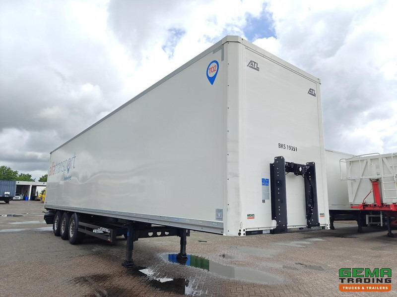 Kögel S24-1 3-Assen SAF - Schijfremmen - Gesloten Opbouw - نصف مقطورة بصندوق مغلق: صورة 5 Kögel S24-1 3-Assen SAF - Schijfremmen - Gesloten Opbouw - نصف مقطورة بصندوق مغلق: صورة 5