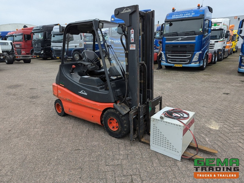 تأجير Linde E30 02 - 4058 uur - Duplex Mast - Volrubber Banden - Eurotron 80V-80A Oplader (M34) Linde E30 02 - 4058 uur - Duplex Mast - Volrubber Banden - Eurotron 80V-80A Oplader (M34): صورة 15