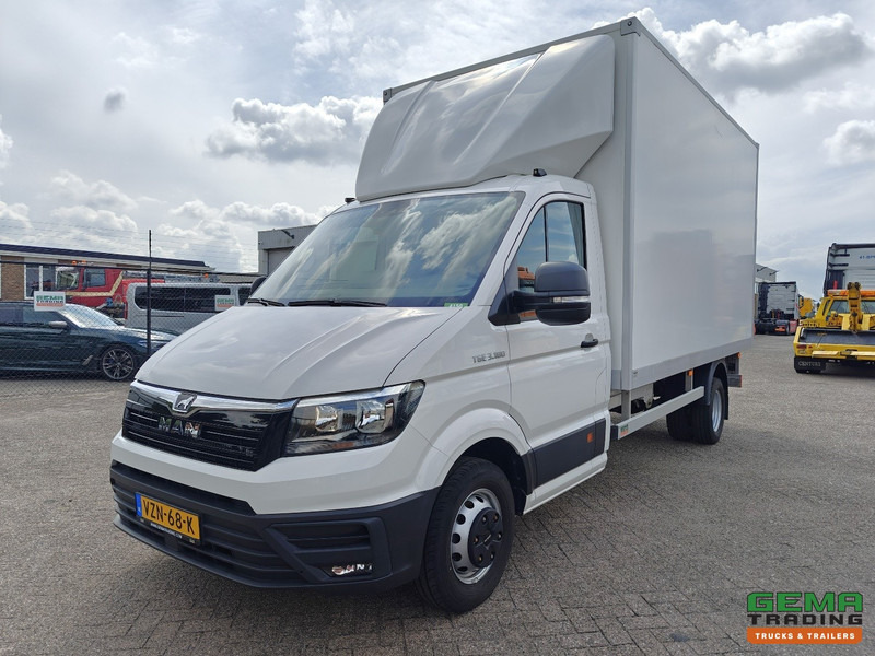 MAN TGE 3.180 4x2 Dagcabine Euro6D - GeslotenBak 4.2m + Laadklep 750KG - Dubbellucht - 5500km! NIEUWSTAAT! ONGEBRUIKT! - شاحنة بصندوق مغلق: صورة 1 MAN TGE 3.180 4x2 Dagcabine Euro6D - GeslotenBak 4.2m + Laadklep 750KG - Dubbellucht - 5500km! NIEUWSTAAT! ONGEBRUIKT! - شاحنة بصندوق مغلق: صورة 1