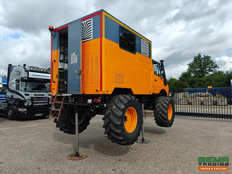 Mercedes-Benz Unimog 1300L 4x4 Handgeschakeld - GeslotenBak - PTO - Hydr. steunpoten - Webasto - SondeerWagen - شاحنة: صورة 2 Mercedes-Benz Unimog 1300L 4x4 Handgeschakeld - GeslotenBak - PTO - Hydr. steunpoten - Webasto - SondeerWagen - شاحنة: صورة 2
