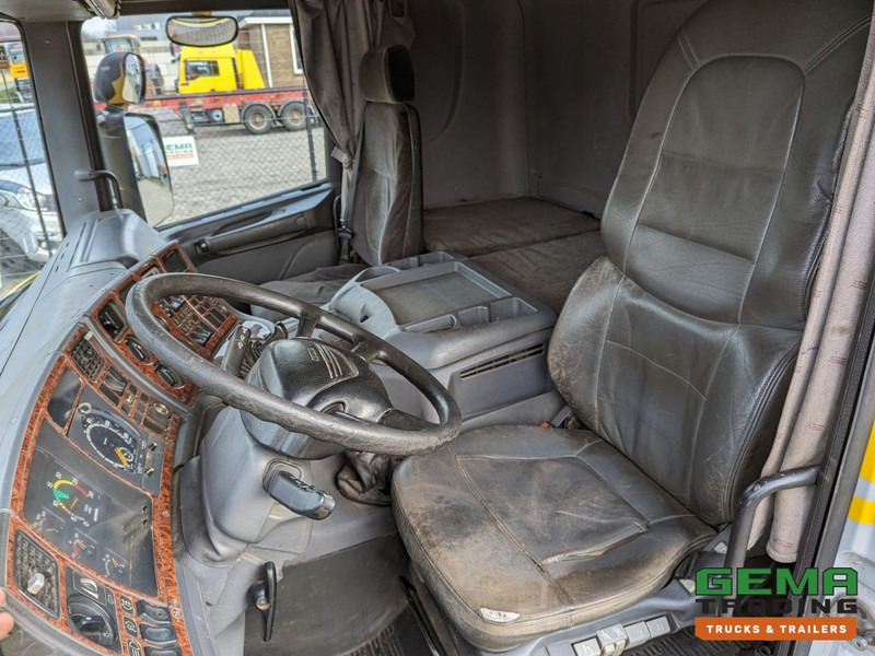Scania P114-340 LA 4x2 CP19 Euro3 Manual - Side Skirts - Toolbox (T1350) - مقطورة السحب: صورة 5 Scania P114-340 LA 4x2 CP19 Euro3 Manual - Side Skirts - Toolbox (T1350) - مقطورة السحب: صورة 5