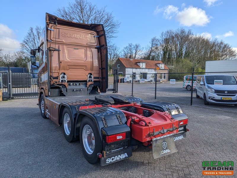 Scania S730 6x4 Topline Euro6 - V8 - Retarder - Costum Interior - Vollucht - Alcoa's - مقطورة السحب: صورة 4 Scania S730 6x4 Topline Euro6 - V8 - Retarder - Costum Interior - Vollucht - Alcoa's - مقطورة السحب: صورة 4