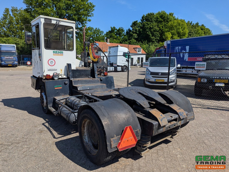 Terberg YT17 MOTOR DEFECT - MMBS Kenteken - شاحنة نقل نصف مقطورة بالميناء: صورة 4 Terberg YT17 MOTOR DEFECT - MMBS Kenteken - شاحنة نقل نصف مقطورة بالميناء: صورة 4