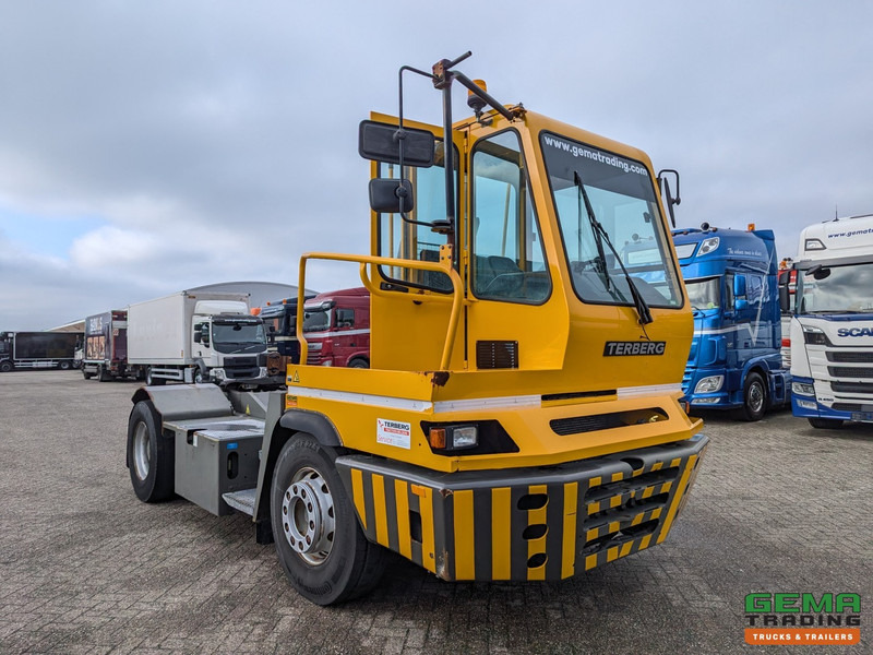 Terberg YT222 Allison - Schotel 30T - Landbouw kenteken - شاحنة نقل نصف مقطورة بالميناء: صورة 2 Terberg YT222 Allison - Schotel 30T - Landbouw kenteken - شاحنة نقل نصف مقطورة بالميناء: صورة 2