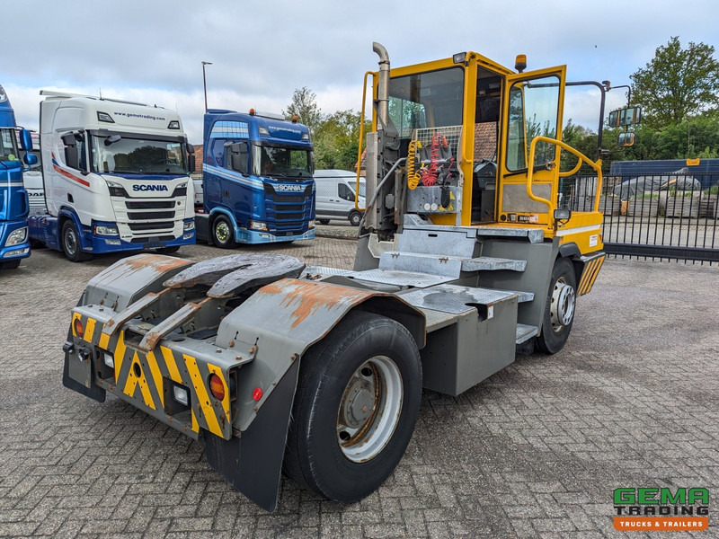 Terberg YT222 Allison - Schotel 30T - Landbouw kenteken - شاحنة نقل نصف مقطورة بالميناء: صورة 3 Terberg YT222 Allison - Schotel 30T - Landbouw kenteken - شاحنة نقل نصف مقطورة بالميناء: صورة 3