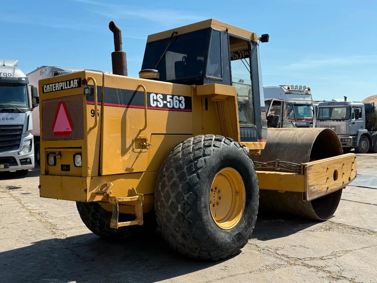 CAT Caterpillar CS 563 Roller with vibration - ضاغطة التربة: صورة 4 CAT Caterpillar CS 563 Roller with vibration - ضاغطة التربة: صورة 4