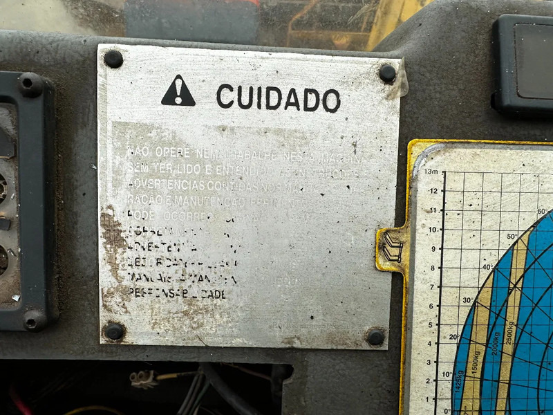 آلة رفع ونقل تلسكوبية Caterpillar TH63 4X4X4 Telehandler: صورة 12 آلة رفع ونقل تلسكوبية Caterpillar TH63 4X4X4 Telehandler: صورة 12