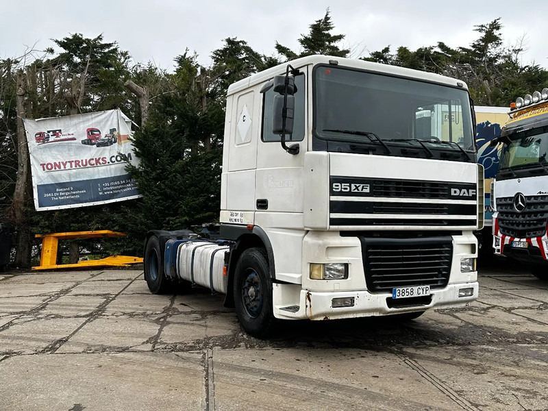 DAF XF 95.380 4X2 Tractor-unit Spring/Air ZF Manual Euro2 PTO - رأس تريلا: صورة 1 DAF XF 95.380 4X2 Tractor-unit Spring/Air ZF Manual Euro2 PTO - رأس تريلا: صورة 1