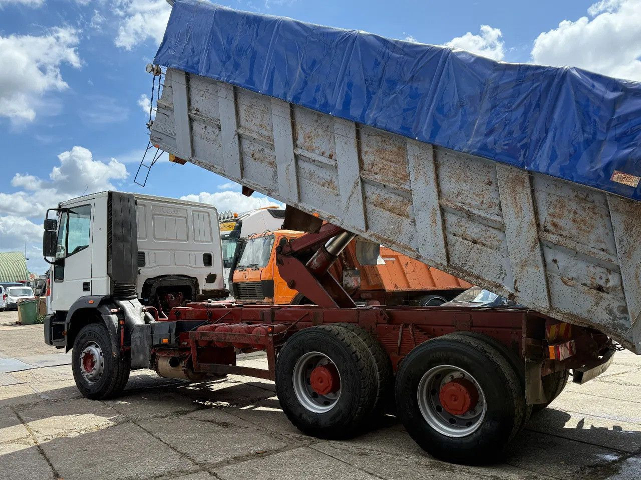 Iveco Eurotrakker 380 E34 6X4 Tipper Spring/Spring Eur - شاحنة قلاب: صورة 3 Iveco Eurotrakker 380 E34 6X4 Tipper Spring/Spring Eur - شاحنة قلاب: صورة 3