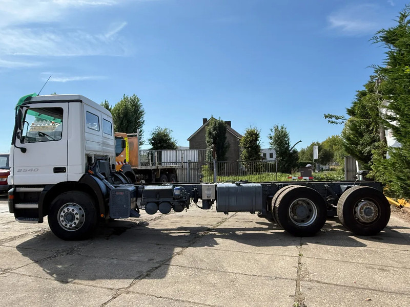 Mercedes-Benz Actros 2540 V6 6X2 Chassis Spring/Air Manual gearbox - شاحنة بهيكل معدني للمقصورة: صورة 3 Mercedes-Benz Actros 2540 V6 6X2 Chassis Spring/Air Manual gearbox - شاحنة بهيكل معدني للمقصورة: صورة 3