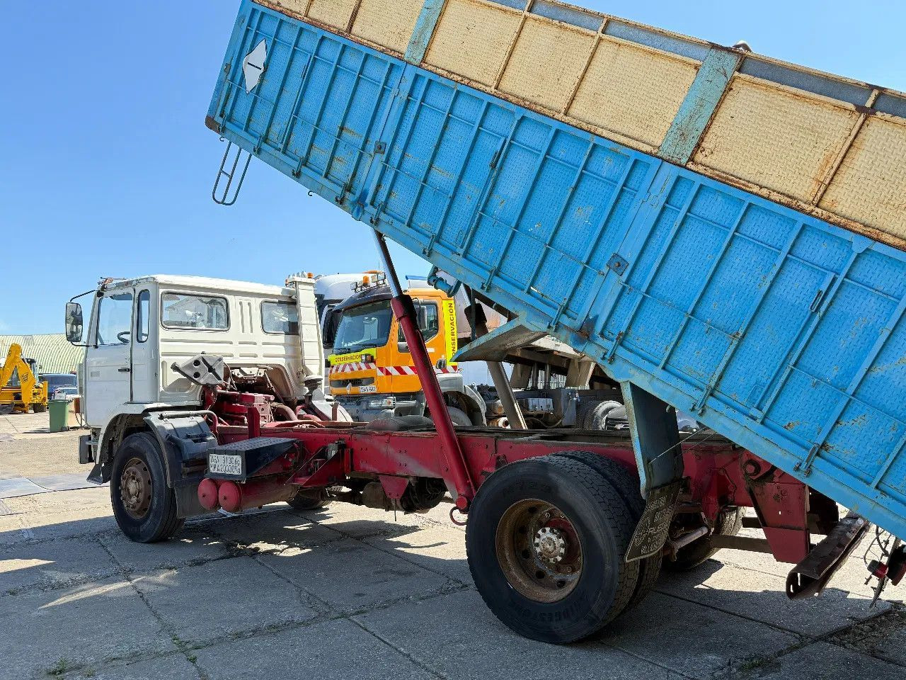 Renault G230 4X2 Tipper Spring/Spring Manual Gearbox - شاحنة قلاب: صورة 3 Renault G230 4X2 Tipper Spring/Spring Manual Gearbox - شاحنة قلاب: صورة 3