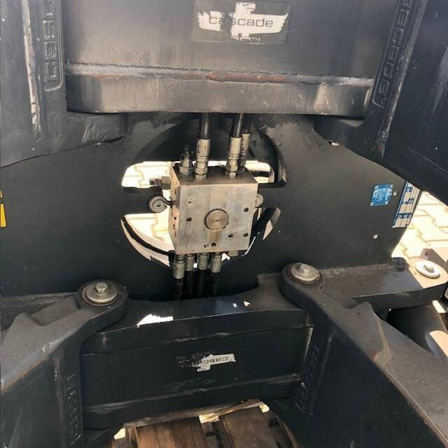 Cascade 360° Rotating Paper Roll Clamp - مشبك: صورة 5 Cascade 360° Rotating Paper Roll Clamp - مشبك: صورة 5