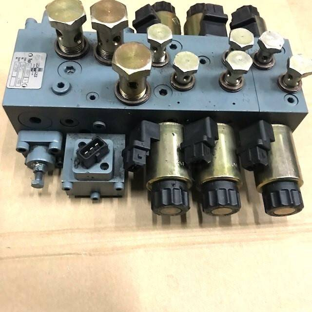 Hydraulic block for Caterpillar - صمام هيدروليكي - معدات المناولة: صورة 4 Hydraulic block for Caterpillar - صمام هيدروليكي - معدات المناولة: صورة 4