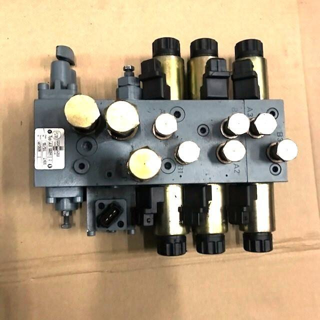 Hydraulic block for Caterpillar - صمام هيدروليكي - معدات المناولة: صورة 2 Hydraulic block for Caterpillar - صمام هيدروليكي - معدات المناولة: صورة 2