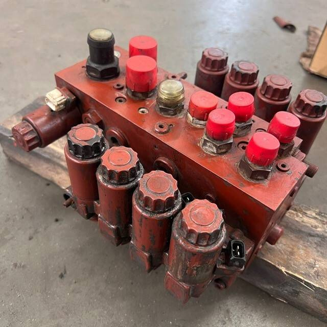Hydraulic control valve VW12-M4 275bar - صمام هيدروليكي - معدات المناولة: صورة 1 Hydraulic control valve VW12-M4 275bar - صمام هيدروليكي - معدات المناولة: صورة 1