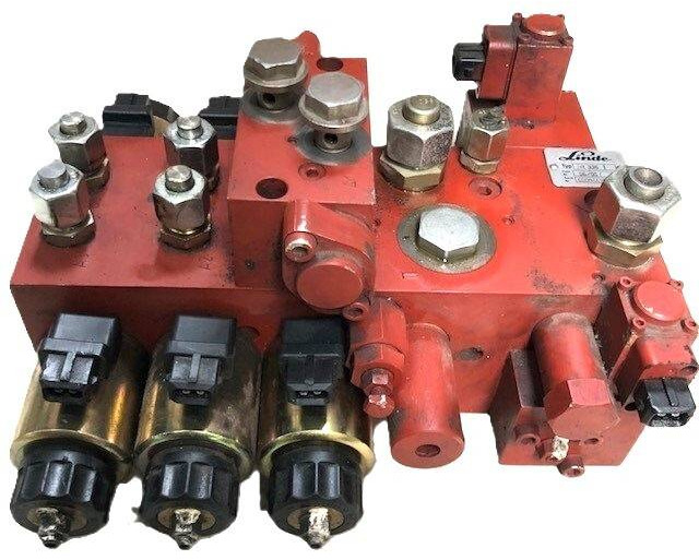 Hydraulic control valve - صمام هيدروليكي - معدات المناولة: صورة 2 Hydraulic control valve - صمام هيدروليكي - معدات المناولة: صورة 2