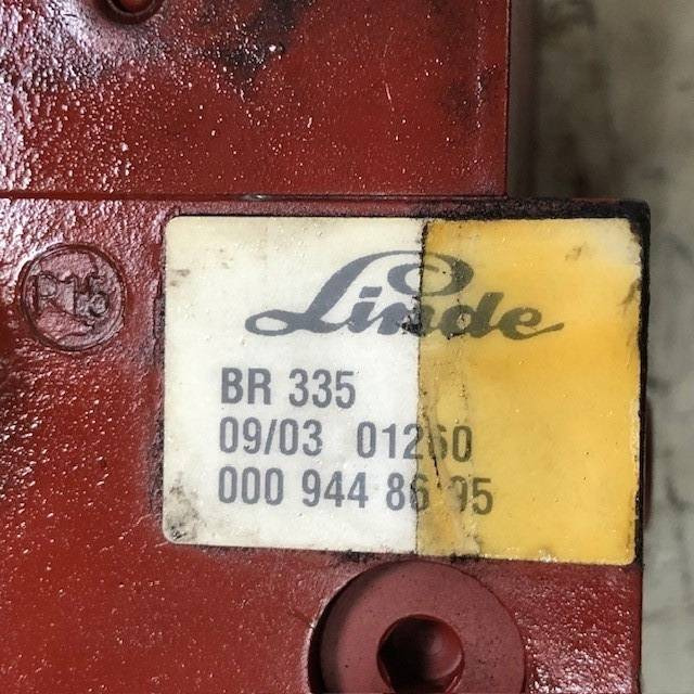 Hydraulic control valve - صمام هيدروليكي - معدات المناولة: صورة 4 Hydraulic control valve - صمام هيدروليكي - معدات المناولة: صورة 4