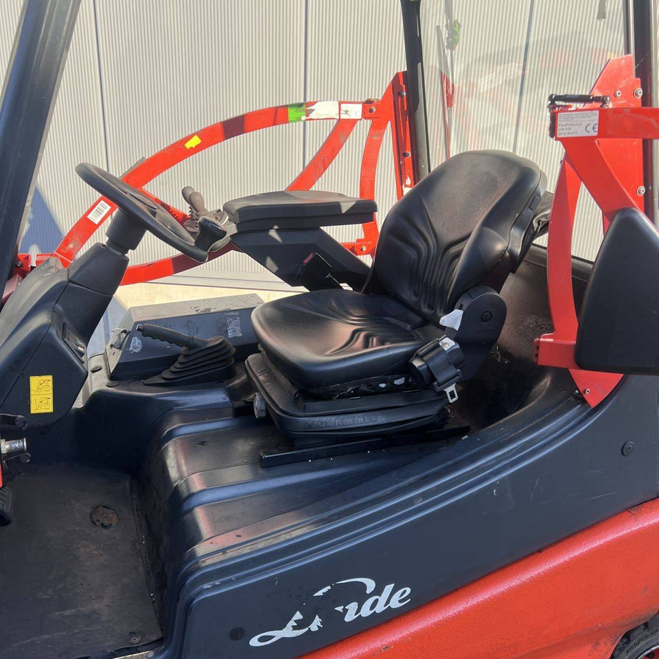 Linde E25S (336-03) - رافعة شوكية كهربائية: صورة 4 Linde E25S (336-03) - رافعة شوكية كهربائية: صورة 4