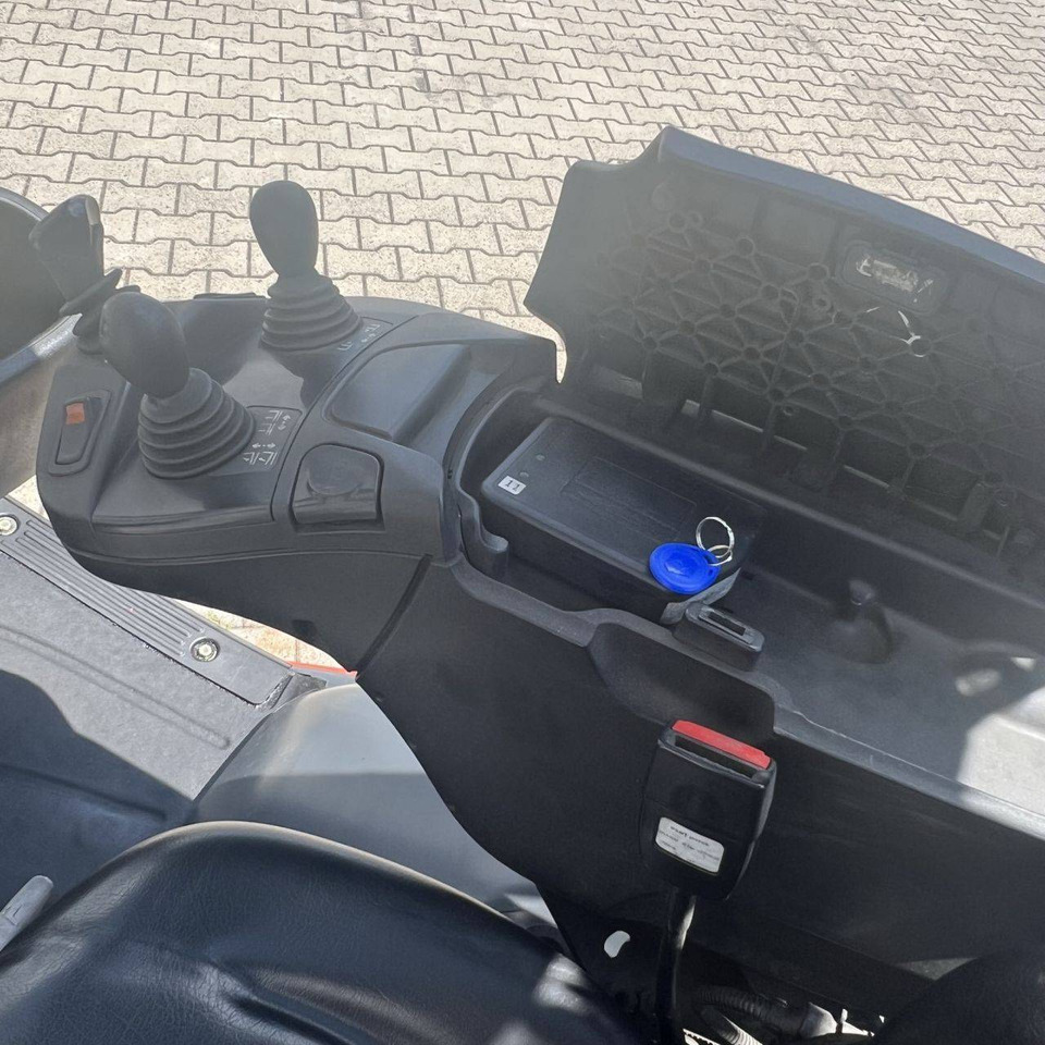 رافعة شوكية تعمل بالغاز Linde H18T (391-01) EVO: صورة 6