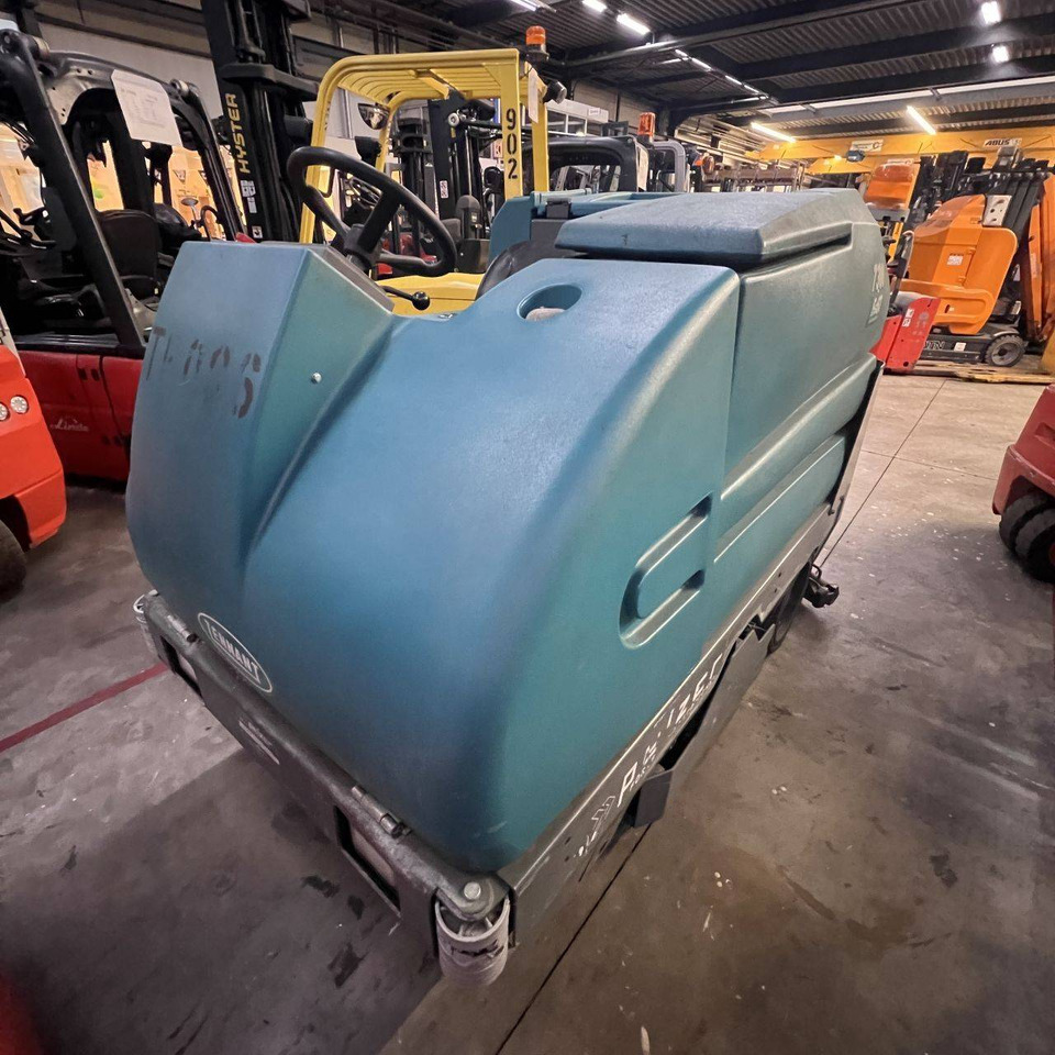 Tennant 7300 Fast - ماكينة فرك وتجفيف: صورة 4 Tennant 7300 Fast - ماكينة فرك وتجفيف: صورة 4