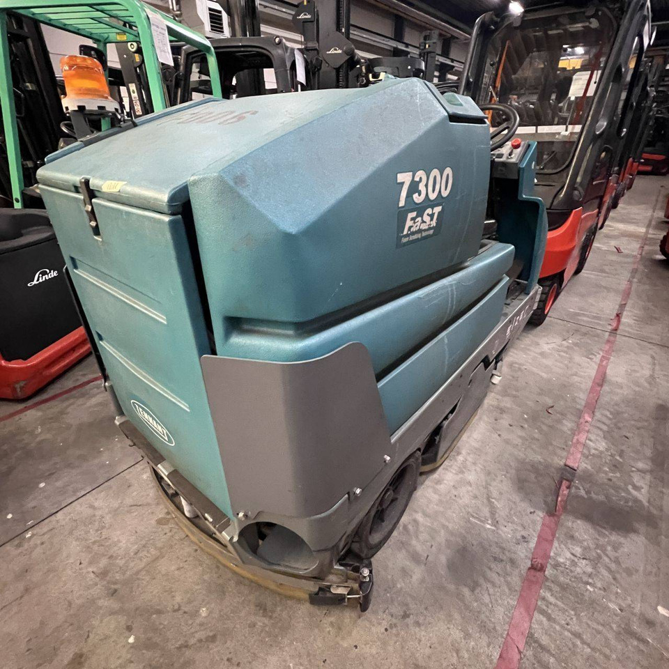 Tennant 7300 Fast - ماكينة فرك وتجفيف: صورة 2 Tennant 7300 Fast - ماكينة فرك وتجفيف: صورة 2