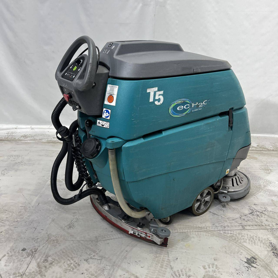 Tennant T5 - ماكينة فرك وتجفيف: صورة 3 Tennant T5 - ماكينة فرك وتجفيف: صورة 3