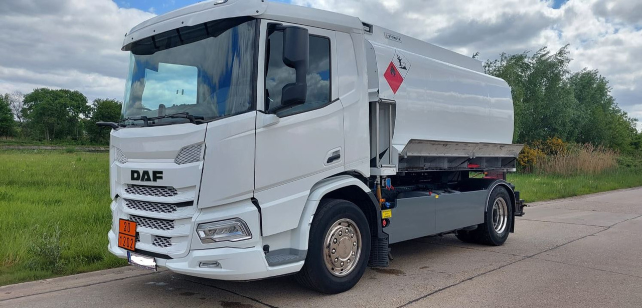 DAF XD300FA - شاحنة صهريج: صورة 1 DAF XD300FA - شاحنة صهريج: صورة 1