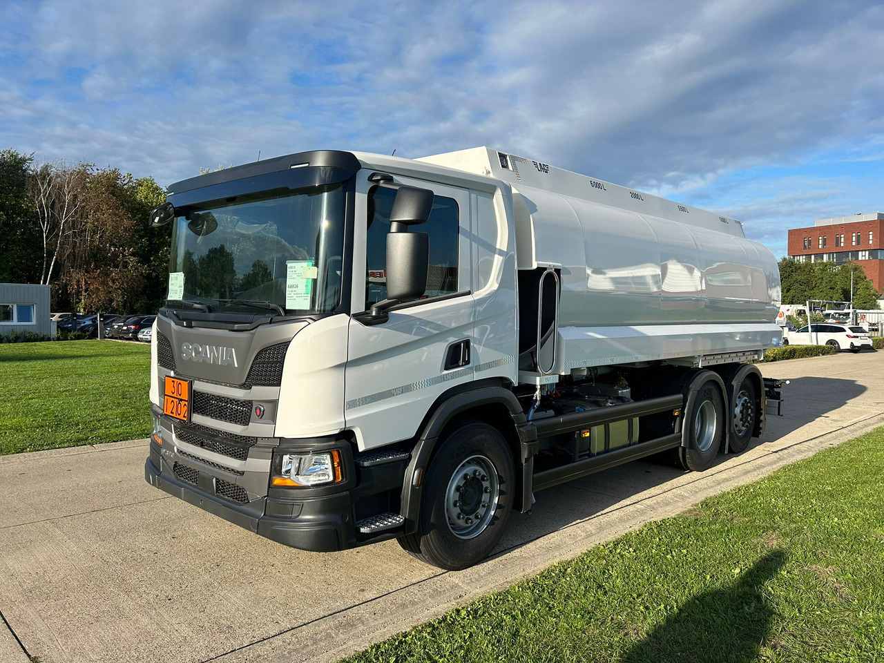 SCANIA P370 - شاحنة صهريج: صورة 1 SCANIA P370 - شاحنة صهريج: صورة 1