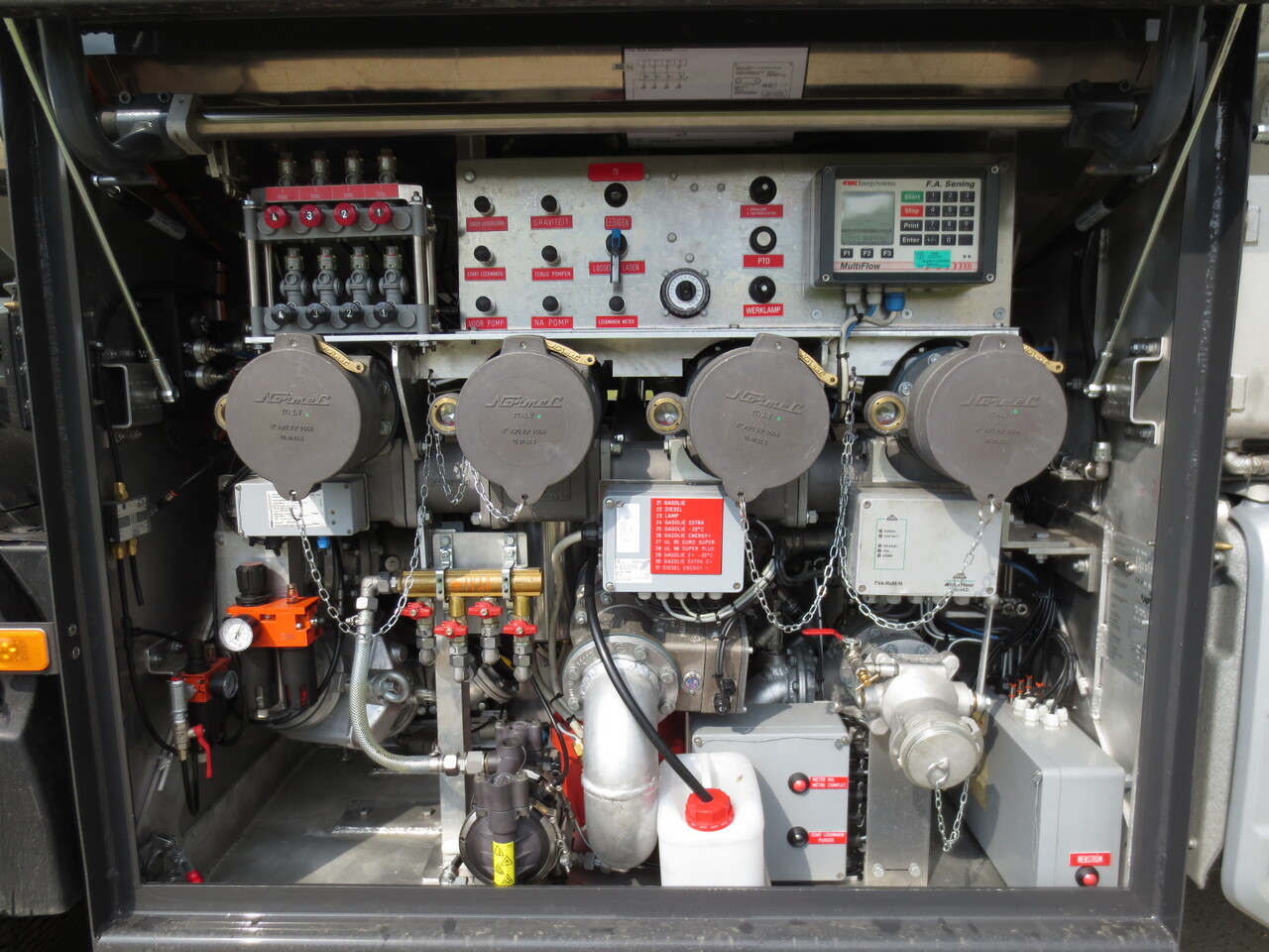 شاحنة صهريج VOLVO FM: صورة 16 شاحنة صهريج VOLVO FM: صورة 16